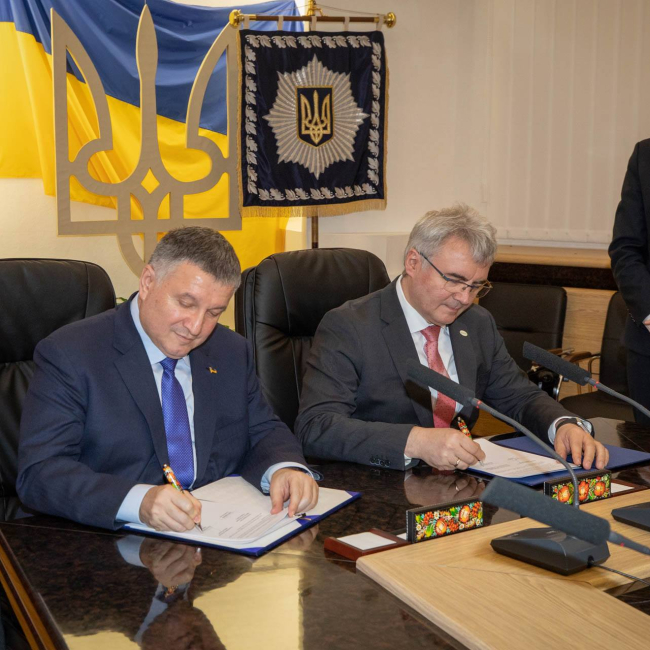 signing.jpg